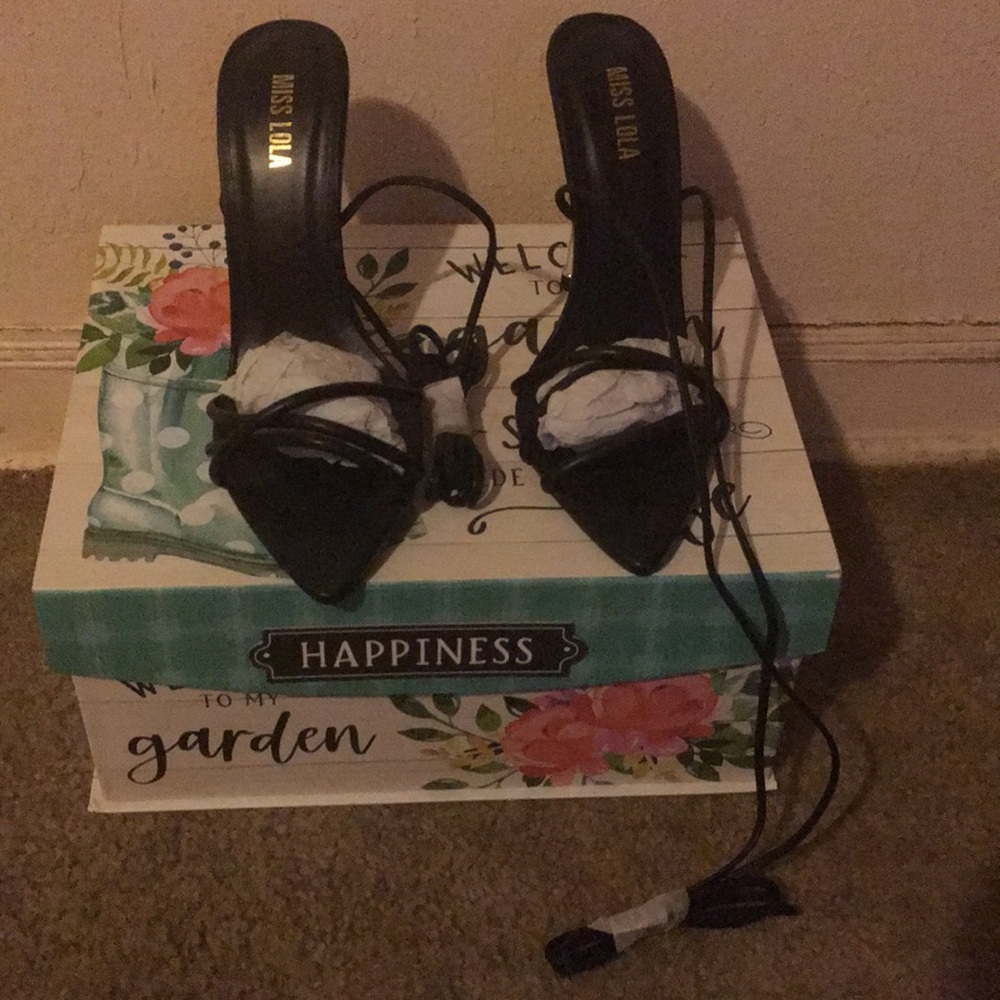 Stunning Brand New black lace up heels